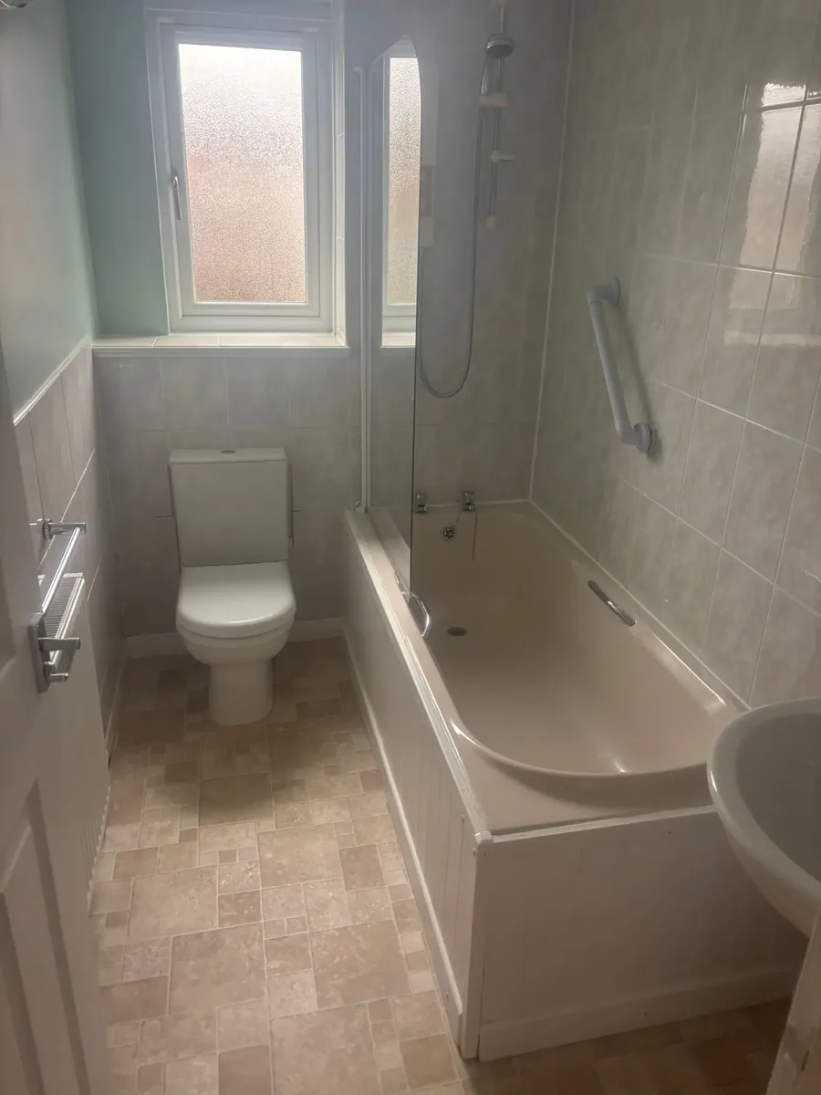 Older bathroom before a change of fittings